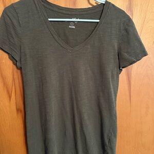Green universal thread t-shirt